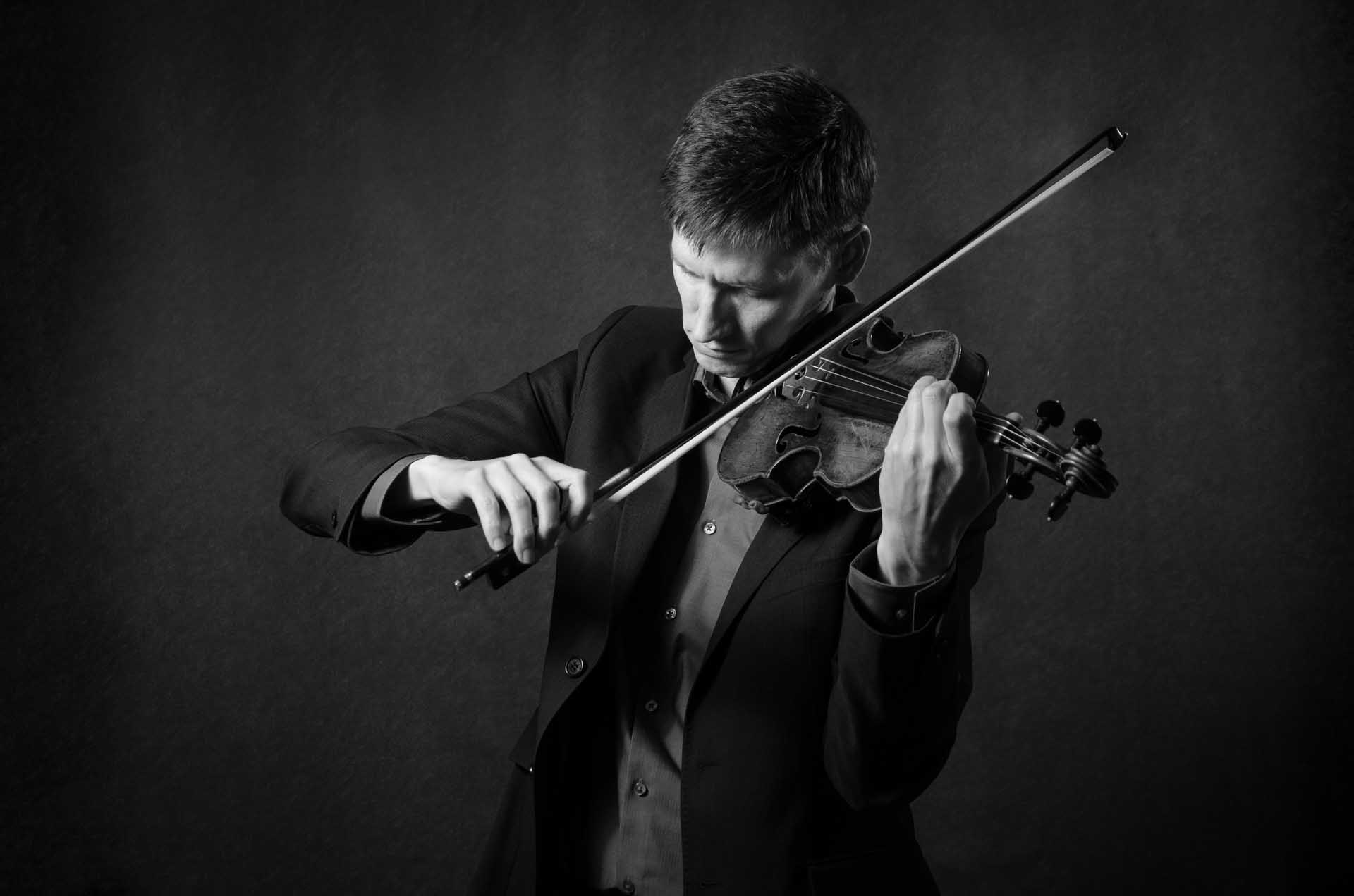 man playing a violin